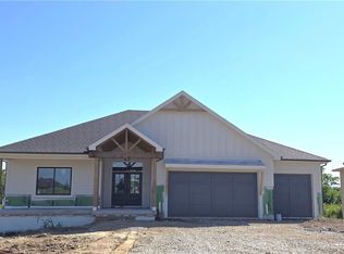 4374 Tee Box Dr, Basehor, KS 66007