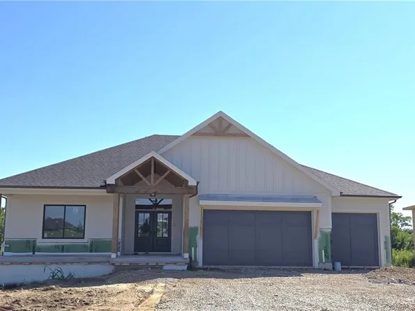 4374 Tee Box Dr, Basehor, KS 66007