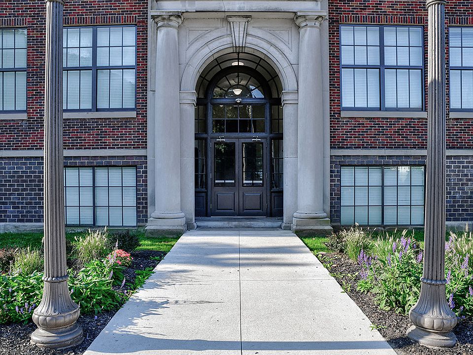 Nelsonville School