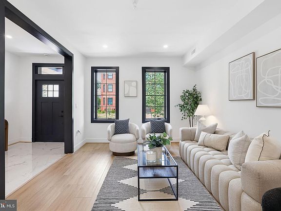 3rd image of 1024 Spring Rd NW