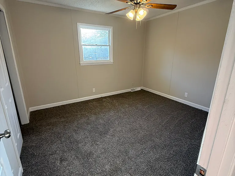 204 Vance Dr NE — Photo 10