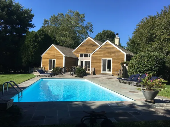 https://photos.zillowstatic.com/fp/06b7fe6f62595c8a4ef1e120294a30cd-p_e.webp