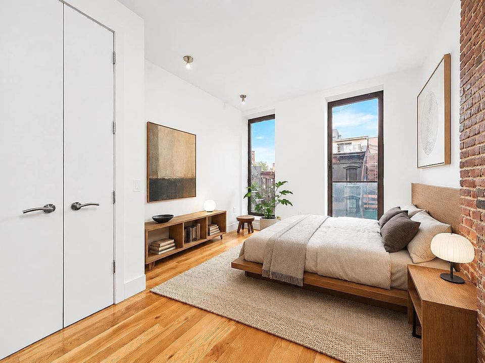 1st image of 193 Bedford Ave #4R