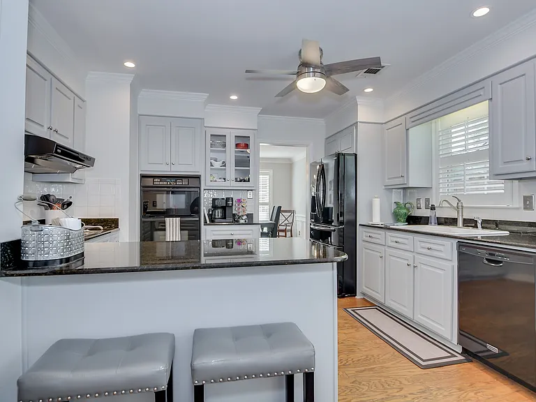2504 Pinebluff Ct — Photo 9