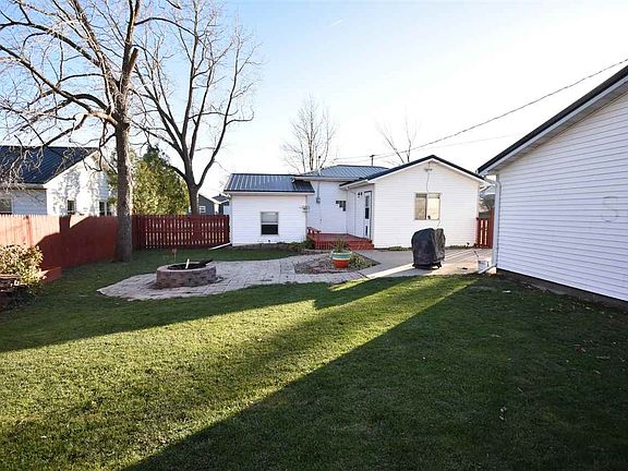 5th image of 600 1st St E