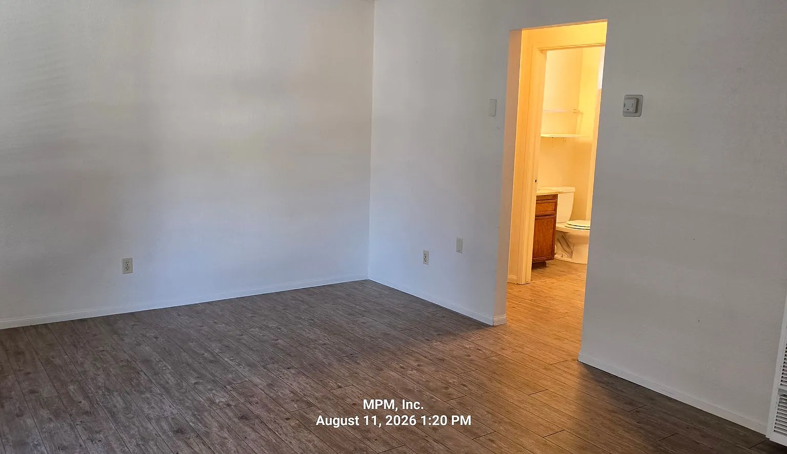 3411 Spring Street Apts — Photo 4