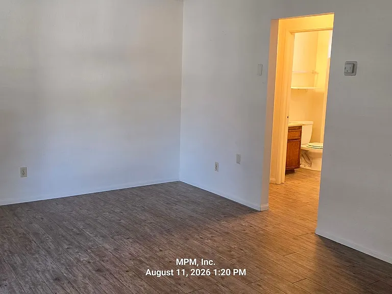 3411 Spring St — Photo 3