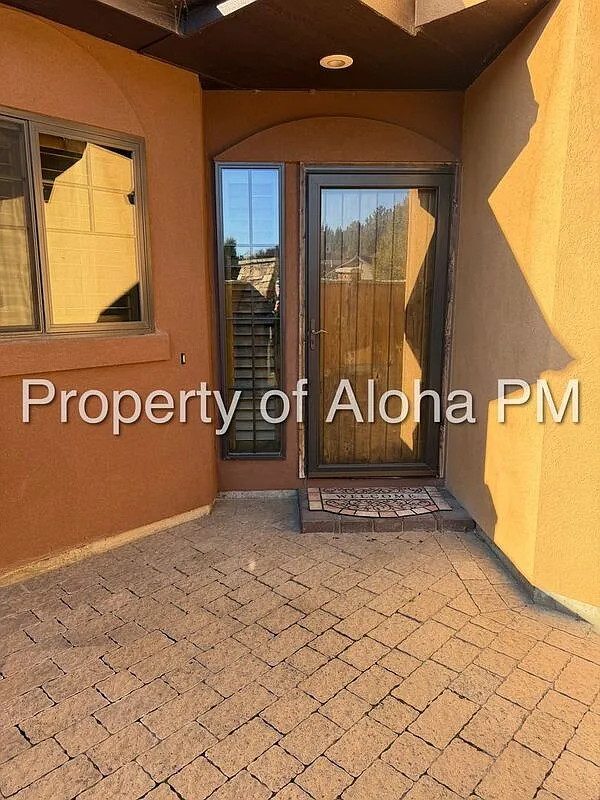 3 bed, 2.5 bath, 2502 sqft, $2,696 — Photo 3