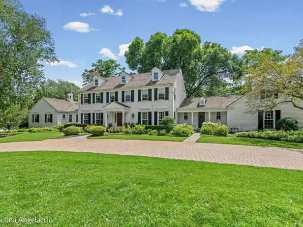 13 Deepwood Rd, Barrington Hills, IL 60010