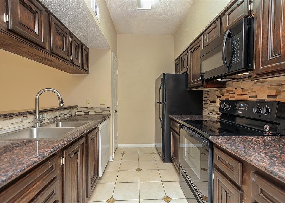 1st image of 17417 Red Oak Dr APT 135