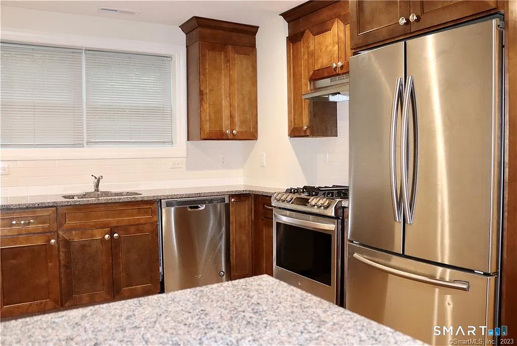 2 bed, 1.0 bath, 800 sqft, $1,800 — Photo 3