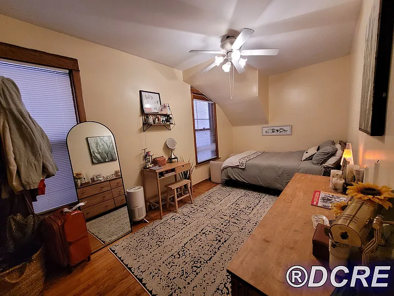 1239 W Roscoe St #1F — Photo 8