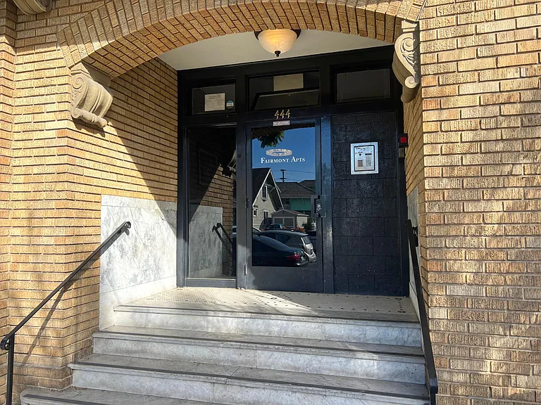 444 Chestnut Ave #17 — Photo 2