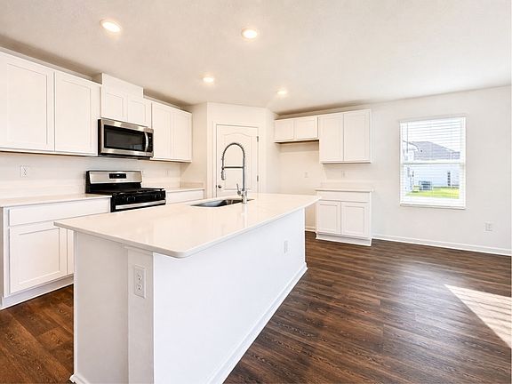 4th image of 350 Ardila Cir