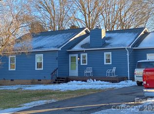 72 Pleasant Gardens Dr, Taylorsville, NC 28681