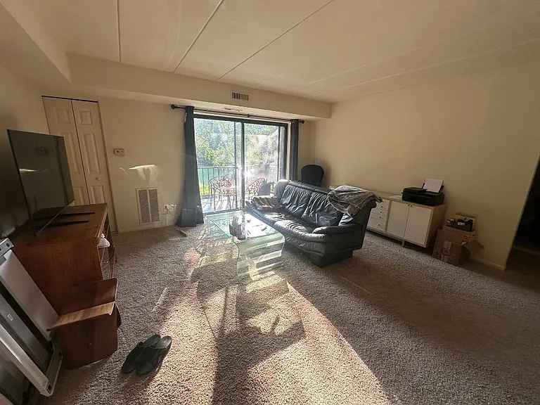 75 Oakridge Dr — Photo 3
