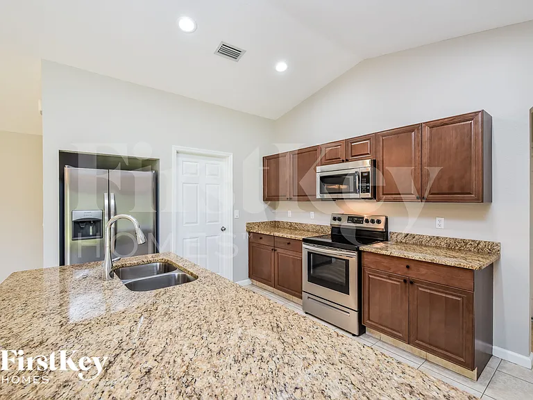 5123 White Ave — Photo 8