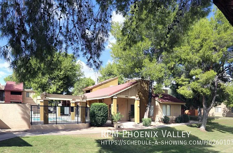 825 S River Dr — Photo 1