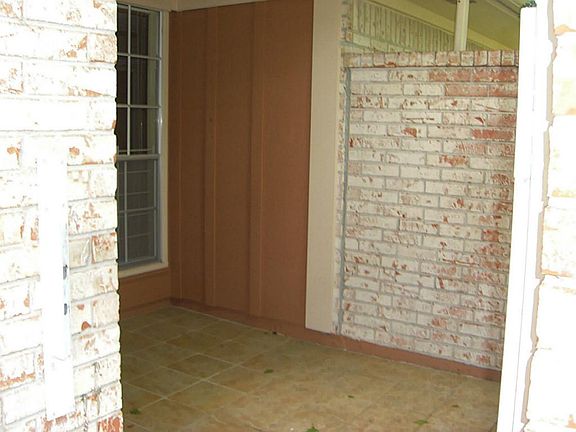 Tile courtyard area perfect for bistro set.