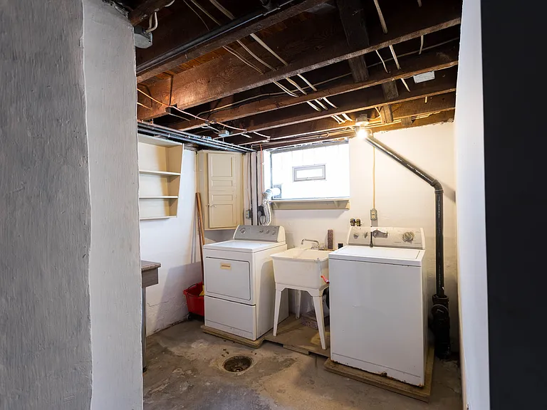 basement laundry room