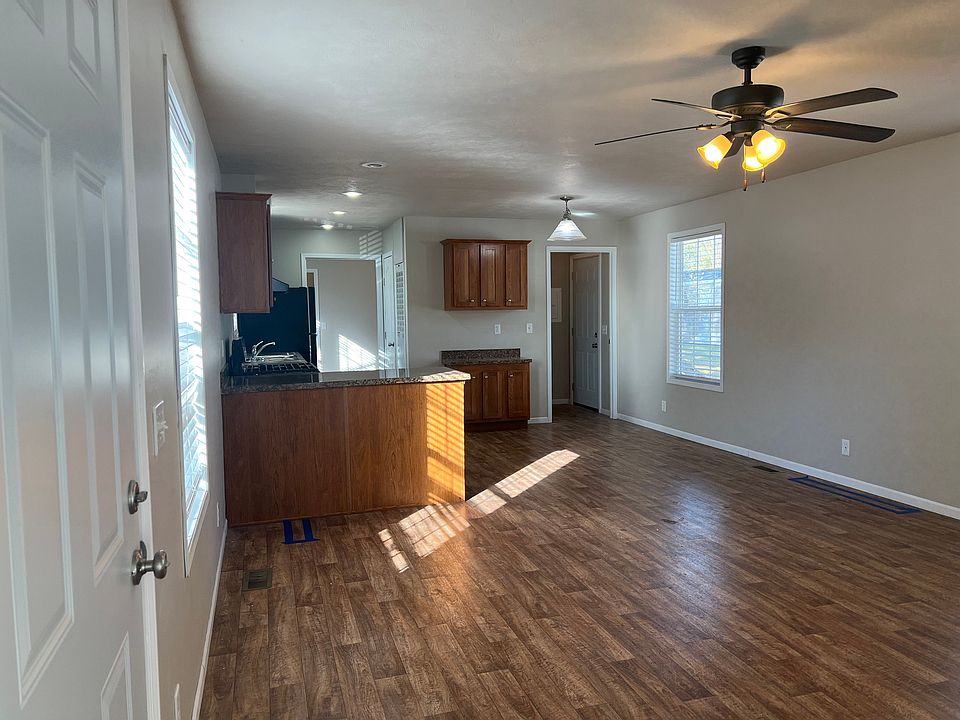 1st image of 2498 Estabrook Dr