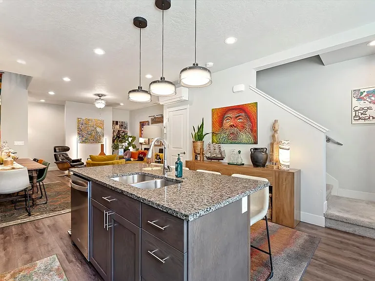 443 E Danika Ln — Photo 18