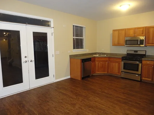 Building Photo - 2062 Middlebury Dr