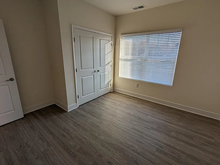 College Park Apartments — Photo 32