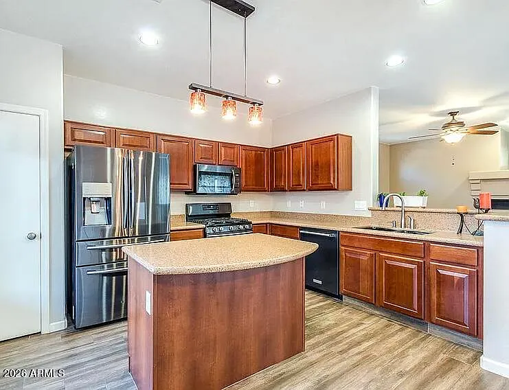 4 bed, 2.5 bath, 2434 sqft, $2,400 — Photo 3