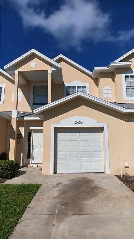 3 bed, 2.5 bath, 1384 sqft, $2,000 — Photo 1