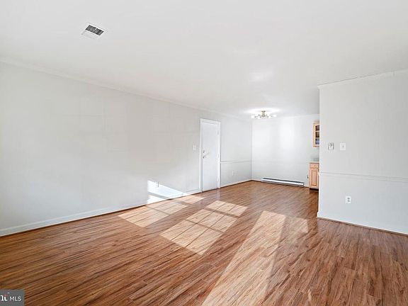 5th image of 1042 S Ironwood Rd