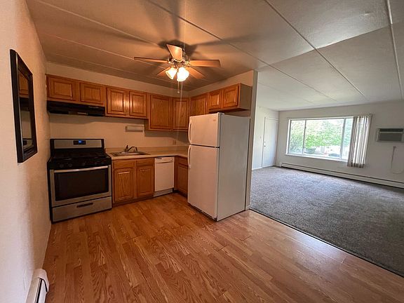 5th image of 105 Harrington Ave #3