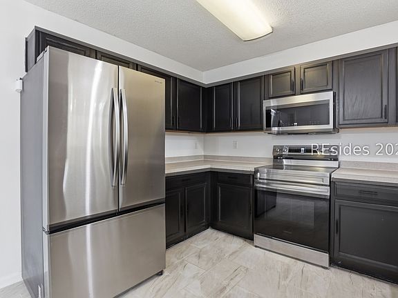 2nd image of 843 Rocking Horse Ln