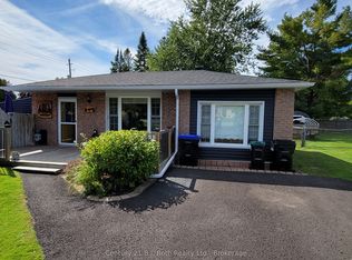 2 Lynn St, Tiny, ON L0L2J0