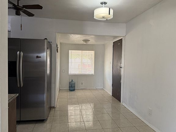 5th image of 913 E 24th Pl
