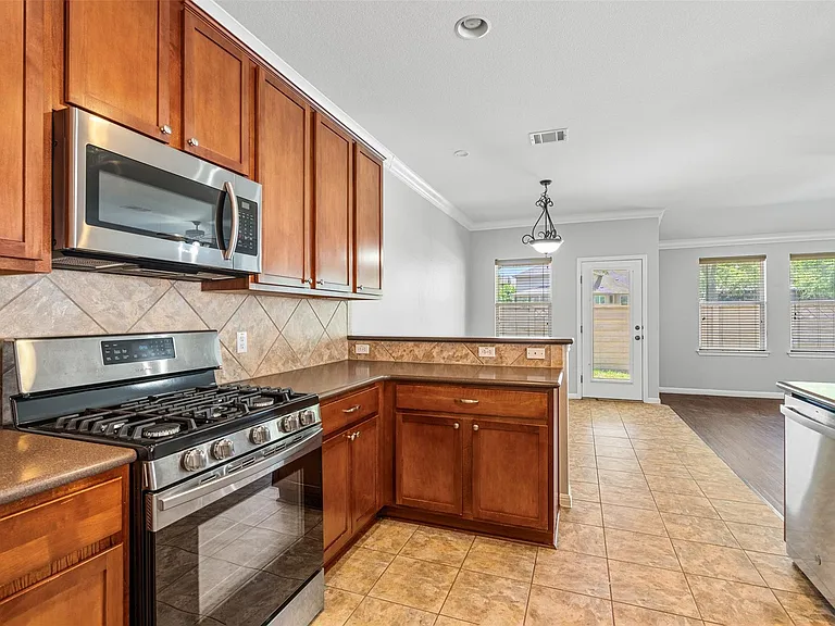 2505 Rusk Ct — Photo 5