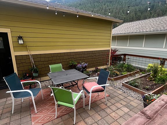 2nd image of 2208 Gilbert Ave