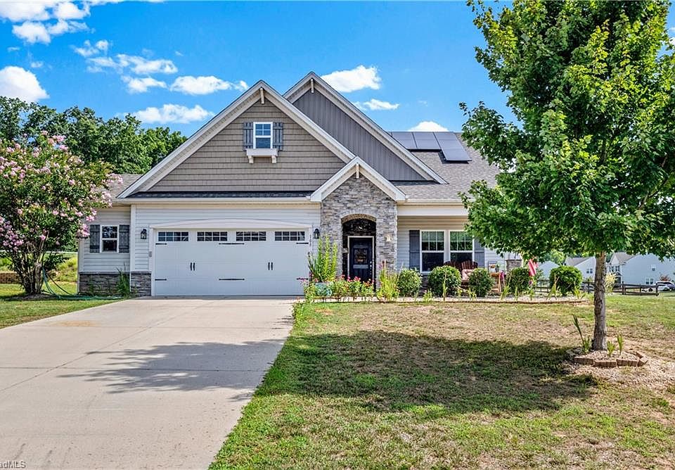 1st image of 108 Sprucewood Ct