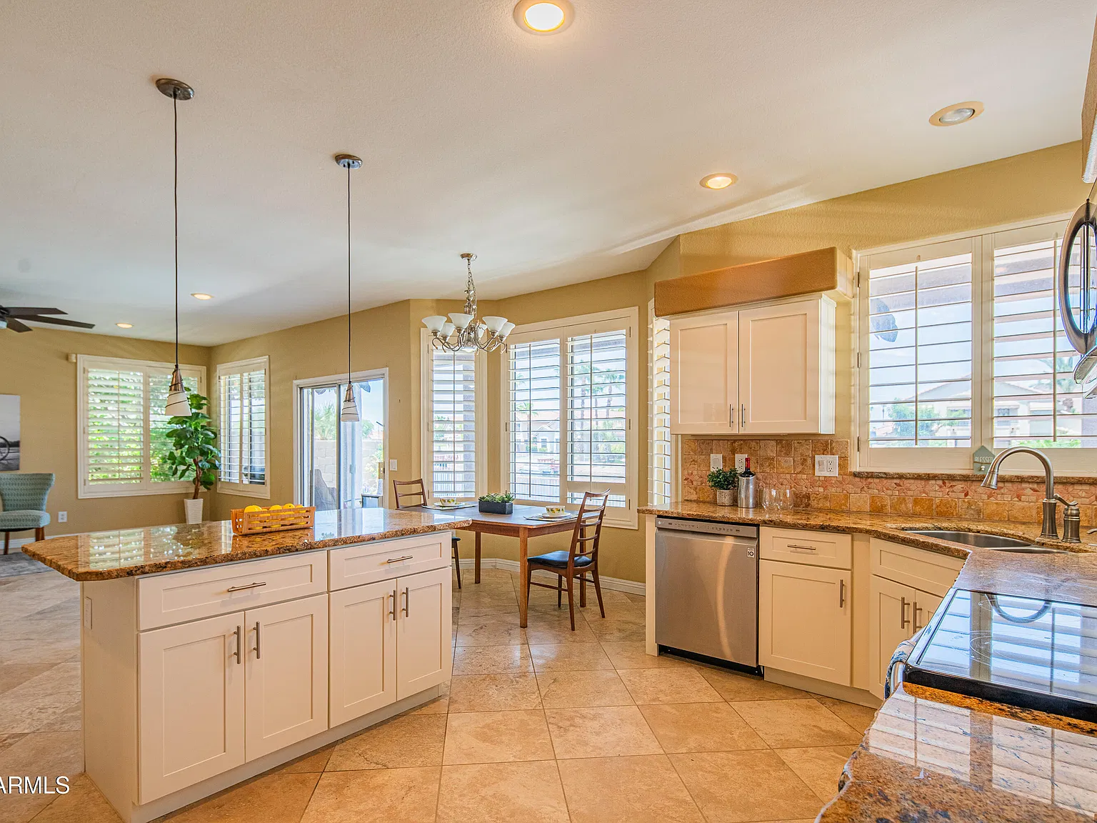4 bed, 3.0 bath, 2556 sqft, $4,000 — Photo 3