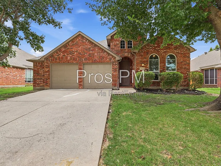 2432 Chesterwood Dr — Photo 1