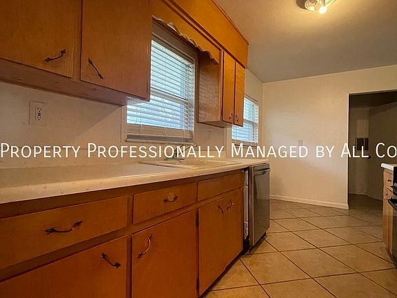 5th image of 2518 Idlewild St