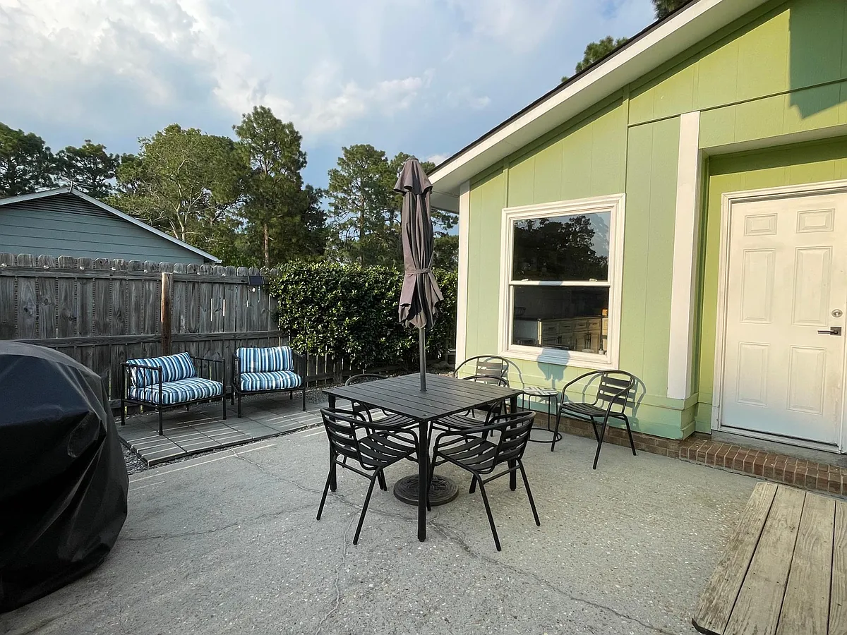 Building Photo - 2009 Lakemeadow Dr