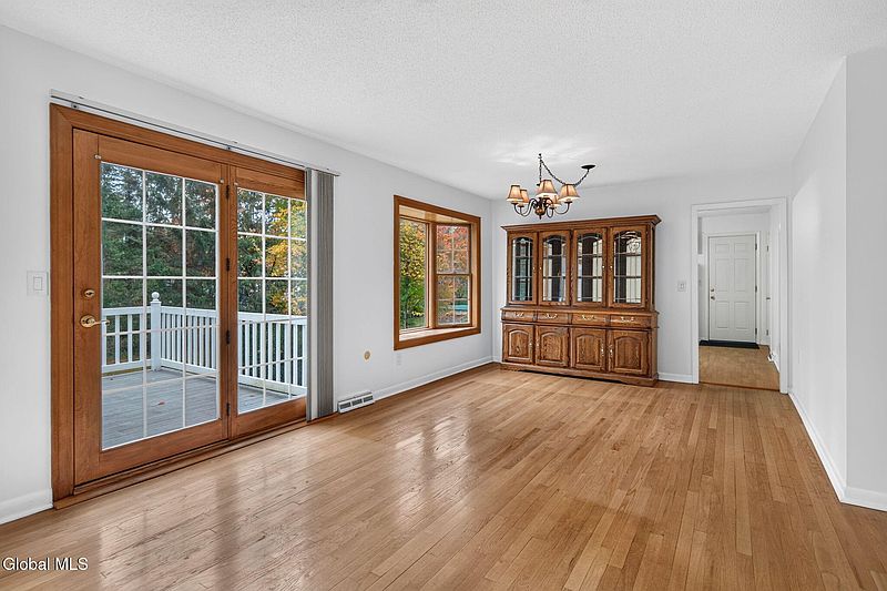 5th image of 13 Farmingdale Road