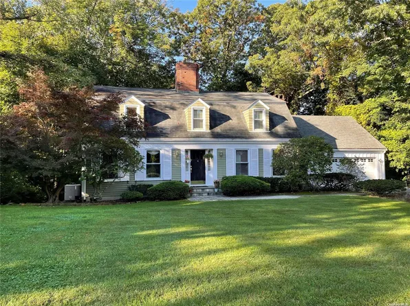 4 Milleridge Lane, Smithtown, NY 11787