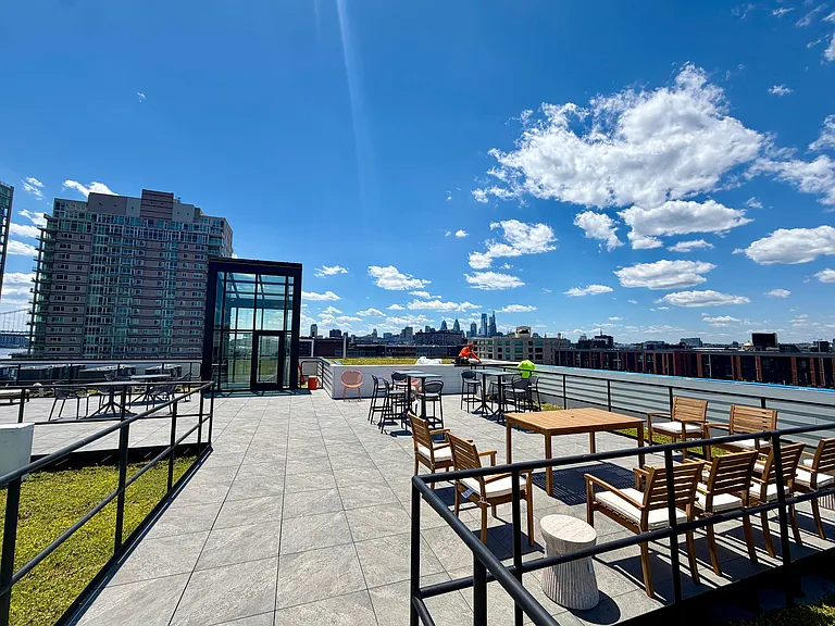 Residences at Pier 40 — Photo 38