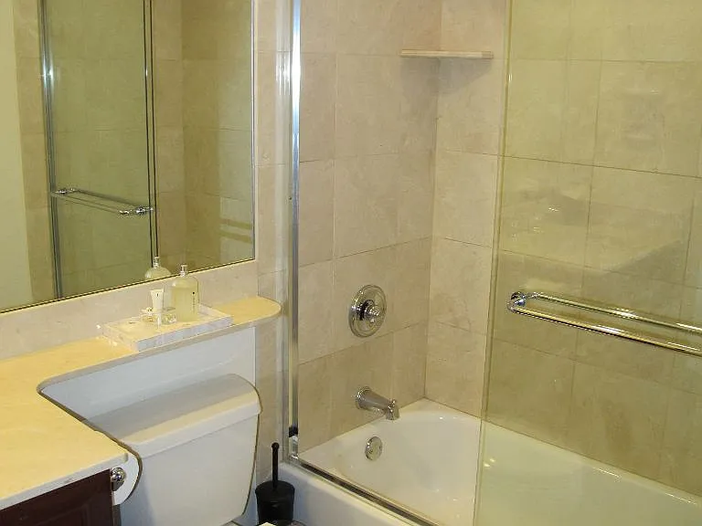 828 W Aldine Ave #3 — Photo 2