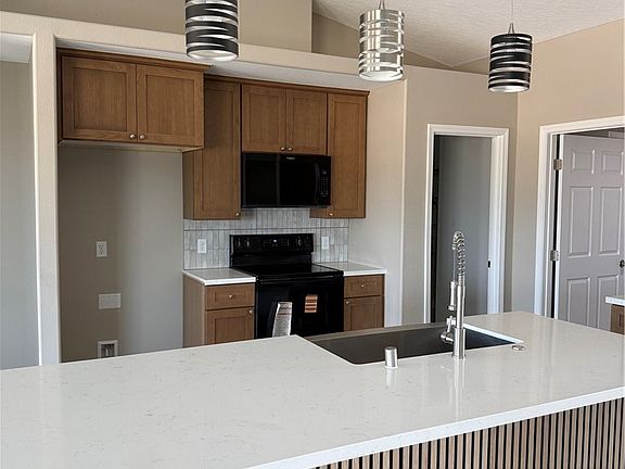 4th image of 10955 E Ave