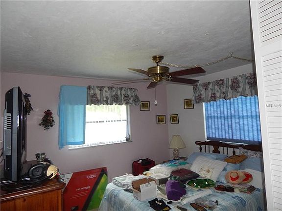 4th image of 1618 Adrian St