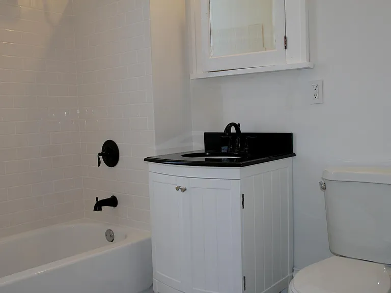 1411 Girard Ave N #1 — Photo 6