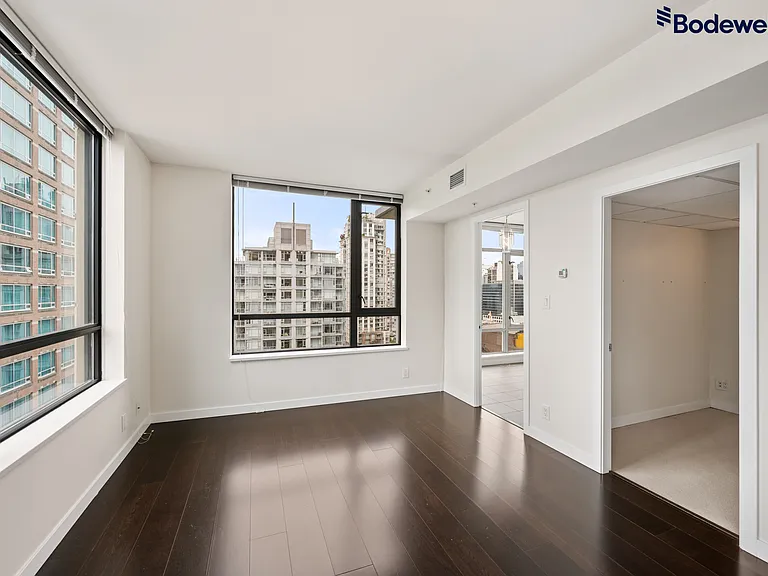 788 Richards St — Photo 3